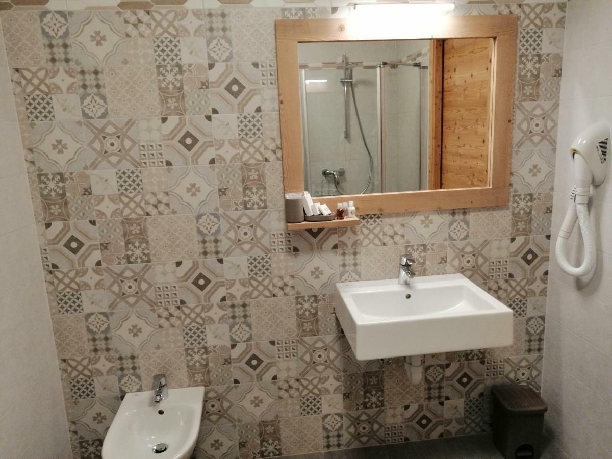 Le 4 Stagioni Hotel Каведаго Екстериор снимка