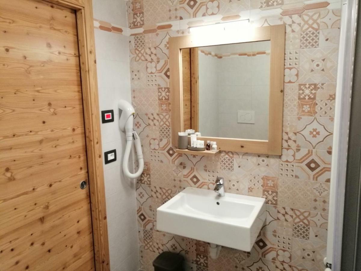 Le 4 Stagioni Hotel Каведаго Екстериор снимка